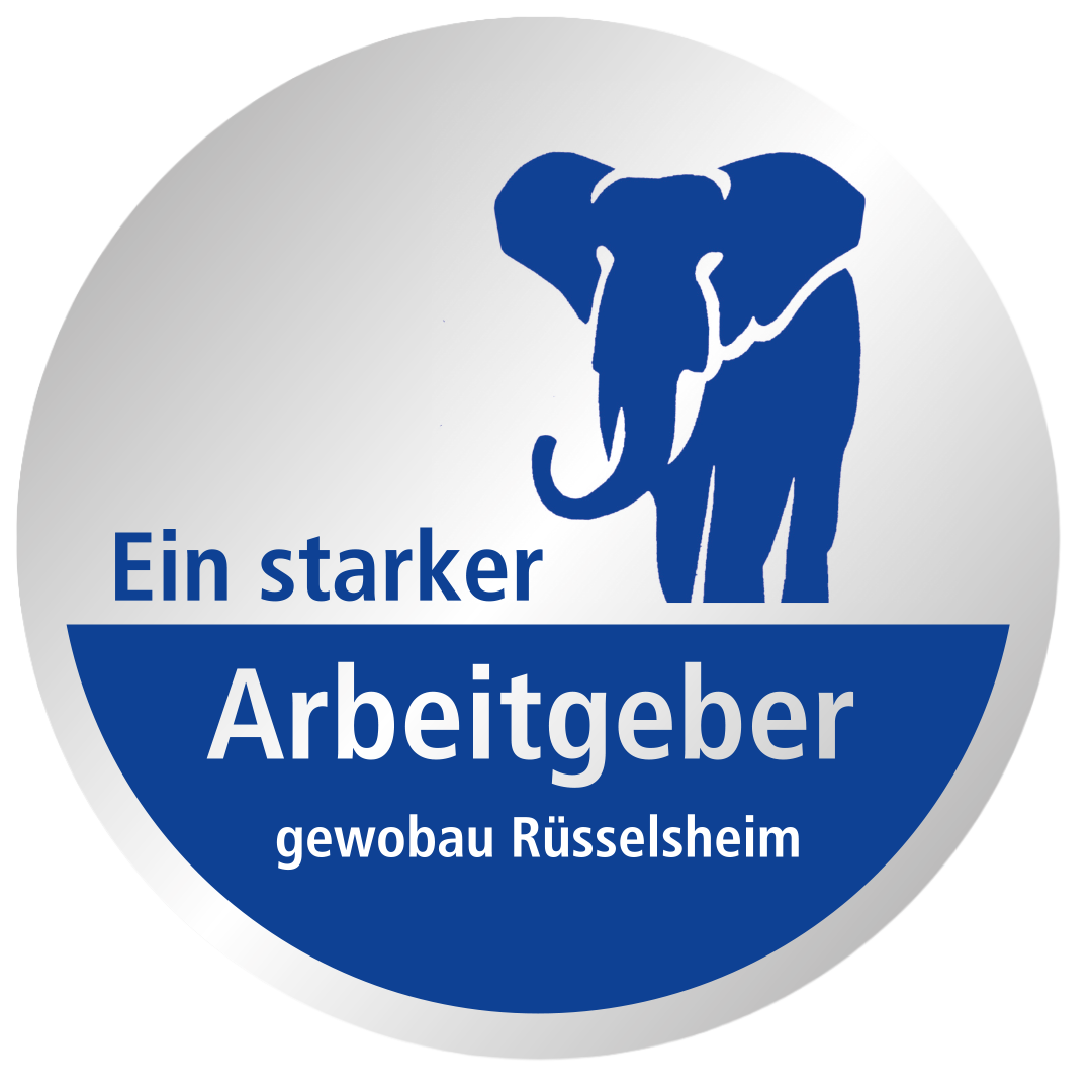 ein rundes logo, oberer Halbkreis mit weißem Hintergrund, unterer Halbkreis blau, oben ein blauer Elefant, Schriftzug EIN STARKER ARBEITGEBER gewobau Rüsselsheim